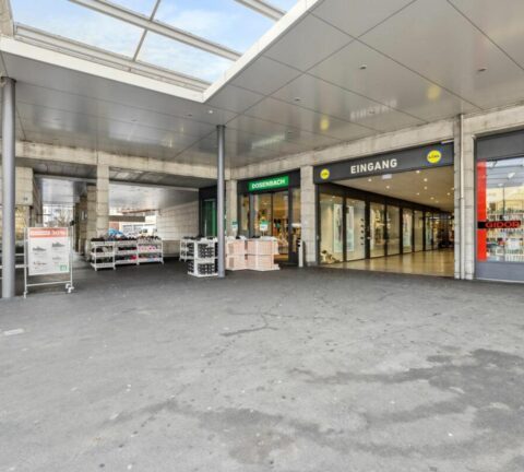 Grosszügige Gewerbefläche im Zentrum Oberdorf, Seite an Seite mit Migros und Lidl